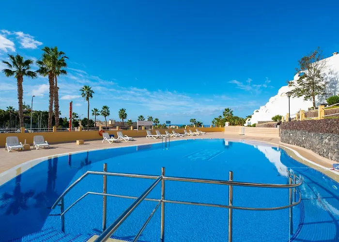 Sunny Oasis Getaway Адехе