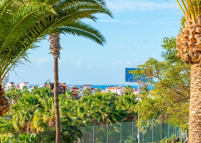 Sunny Oasis Getaway Адехе