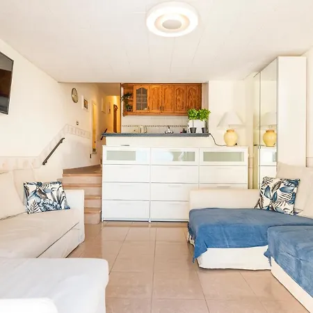 Sunny Oasis Getaway Apartament