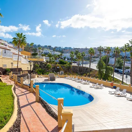 Sunny Oasis Getaway *