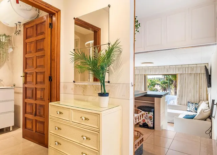 Sunny Oasis Getaway Lejlighed