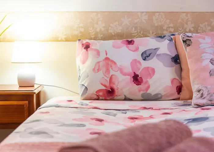 Sunny Oasis Getaway アデヘ