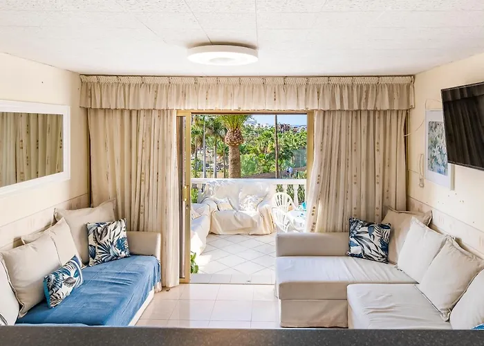 Sunny Oasis Getaway * アデヘ