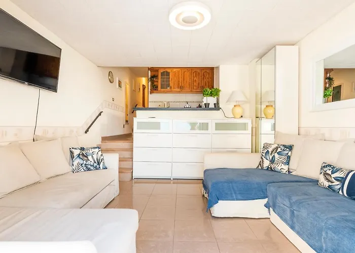 Sunny Oasis Getaway Lejlighed