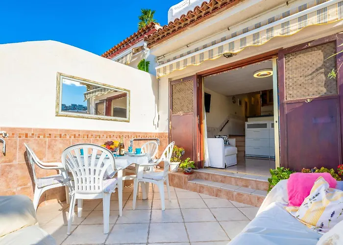 Sunny Oasis Getaway *